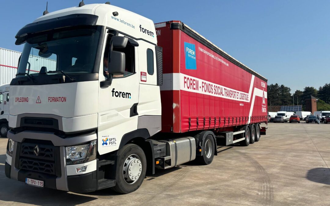 Sociaal Fonds versterkt zijn engagement voor de opleiding van vrachtwagenchauffeurs met de aankoop van 17 nieuwe Renault Trucks T.