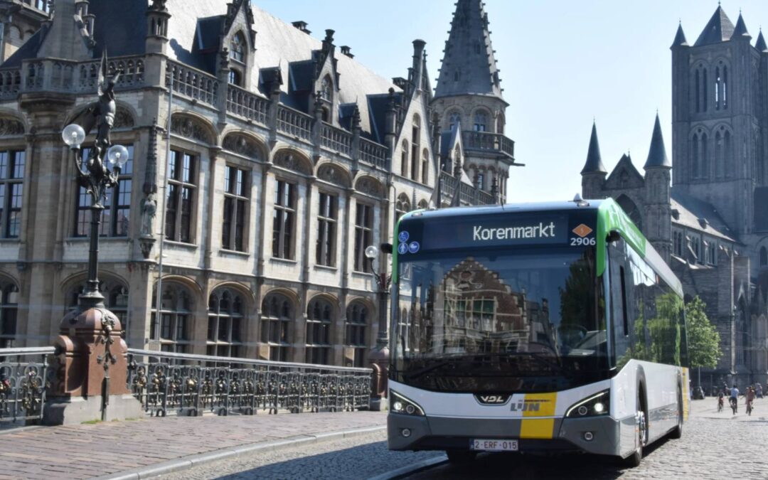 De Lijn neemt de eerste nieuwe generatie elektrische bussen VDL in dienst in Destelbergen