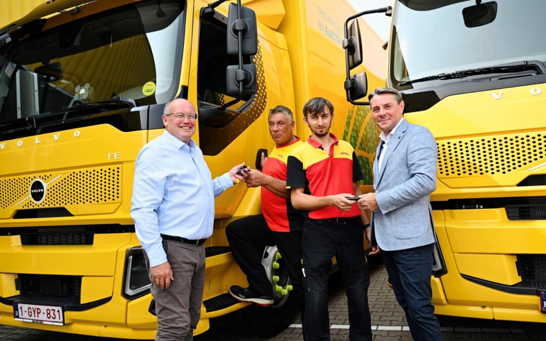 Volvo levert 2 FE Electric trucks aan DHL eCommerce Belgium